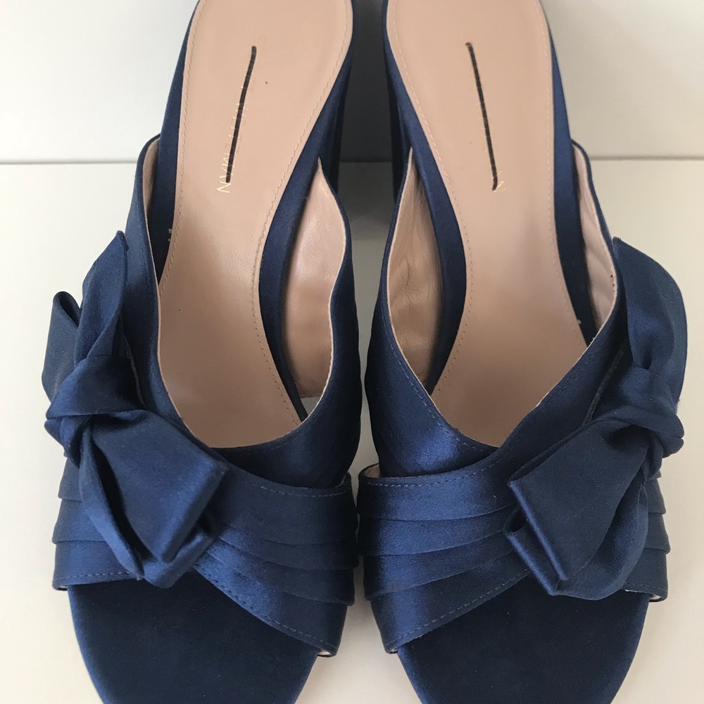 Stuart Weitzman Bow Block Heel Sandals - Picture 5 of 8
